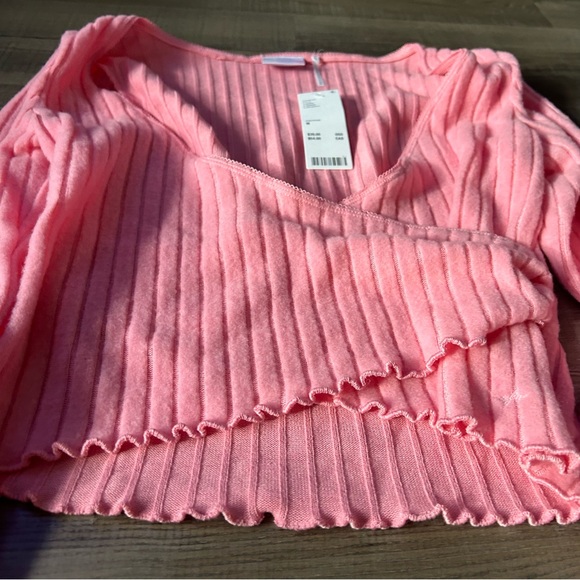NWT Urban Outfitters Pink Long Sleeve Cross Knit Top - Picture 2 of 4
